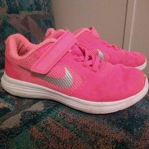 Girls Nike Revolution 3 - Pink w/ Silver